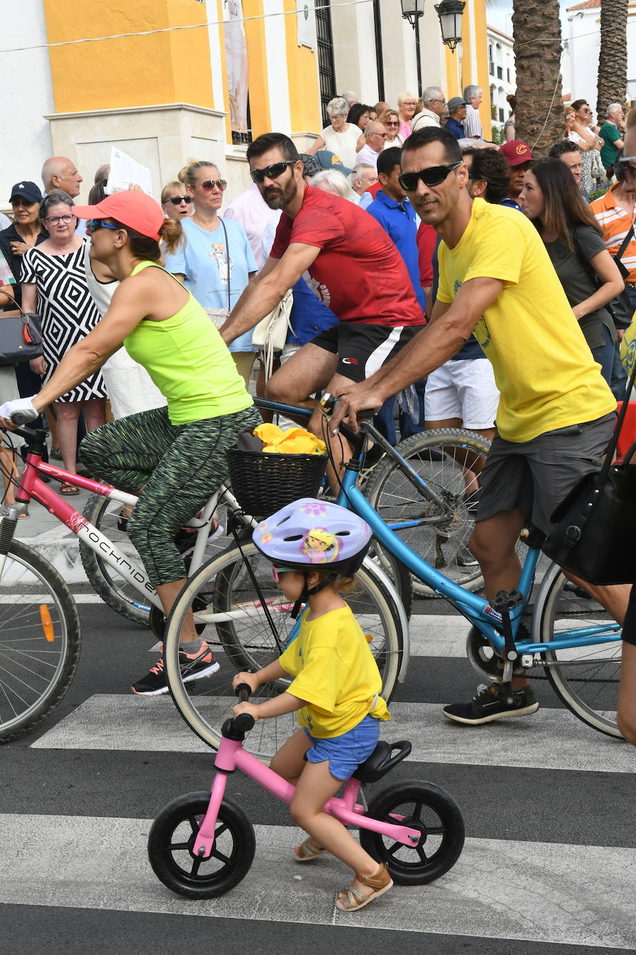 Esta edición ha vuelto a mezclar deporte y solidaridad mediante la recogida de material escolar para la Asociación Valores y la Federación de Ampas de Marbella y San Pedro (FAPA Mainake).