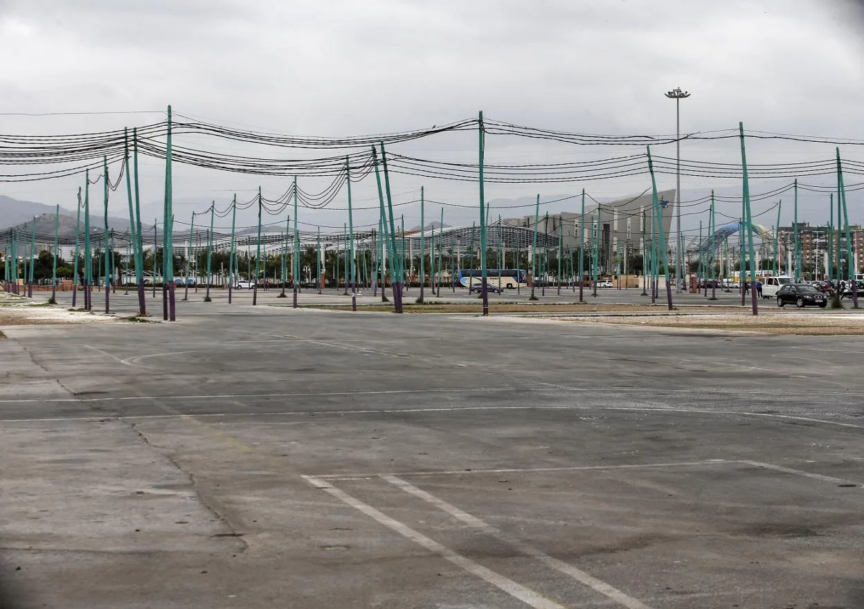 Vista de los desangelados y desaprovechados terrenos de la feria. 