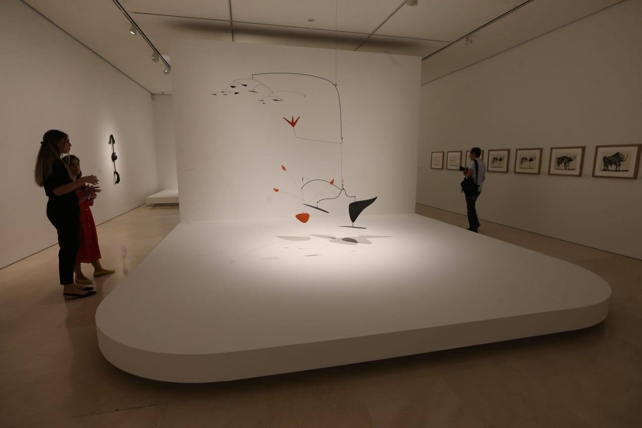 El Museo Picasso de Málaga explora en su nueva exposición temporal, 'Calder-Picasso', los vínculos creativos entre el norteamericano Alexander Calder y el malagueño Pablo Picasso, a través de más de un centenar de obras