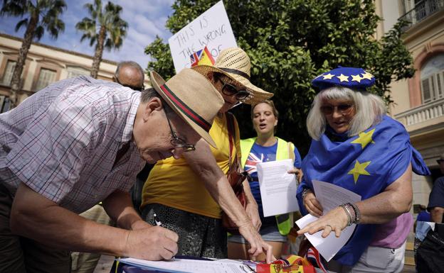 Británicos se manifestaron contra el 'Brexit' este pasado fin de semana en Málaga