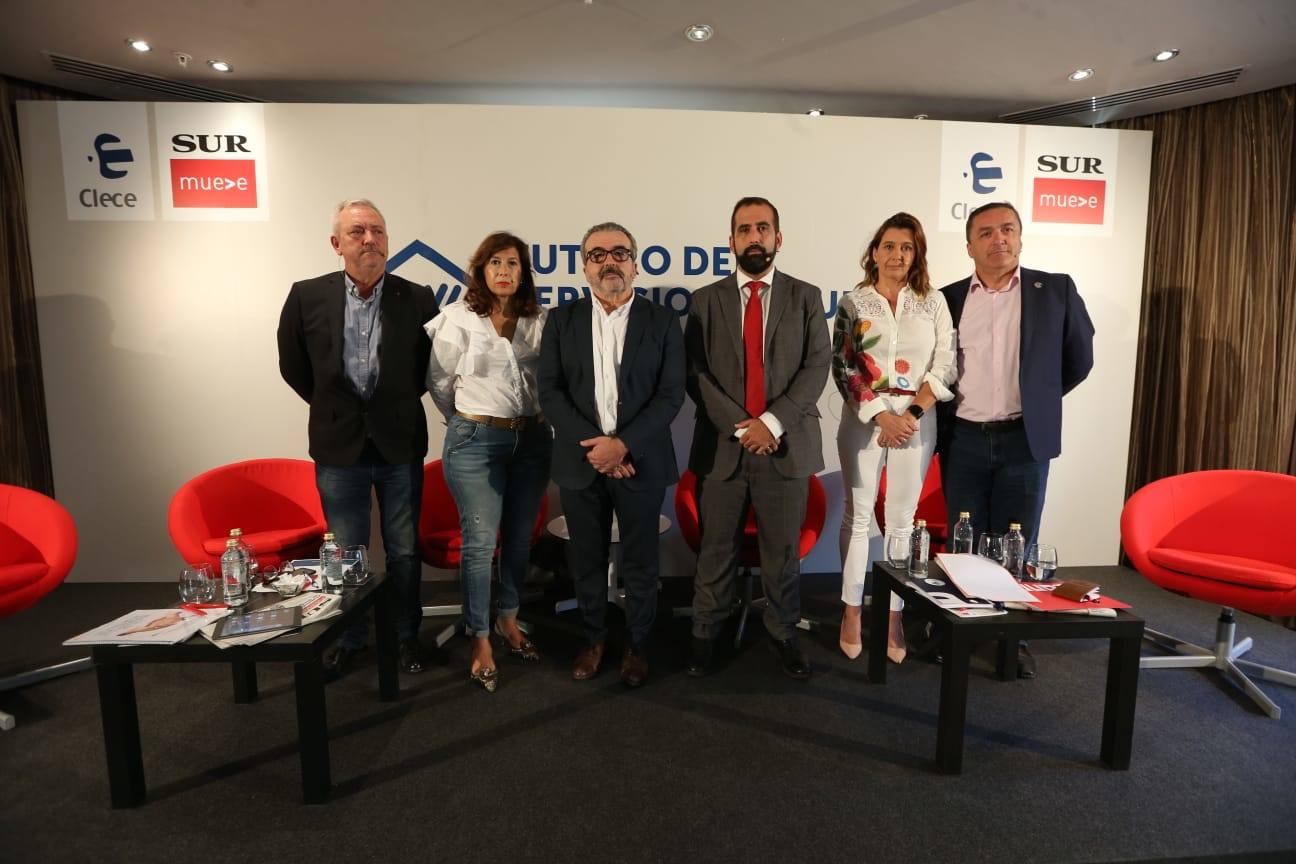 Fotos: La mesa redonda sobre el futuro del servicio de ayuda a domicilio, en imágenes