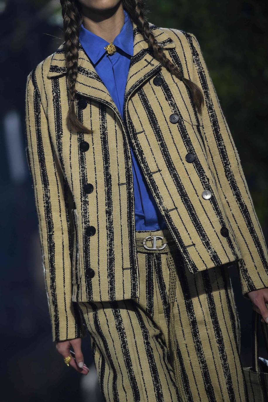 La firma propone un verano en trenzas, sombrero de yute y románticos vestidos con sandalias de esparto: así los llevaremos