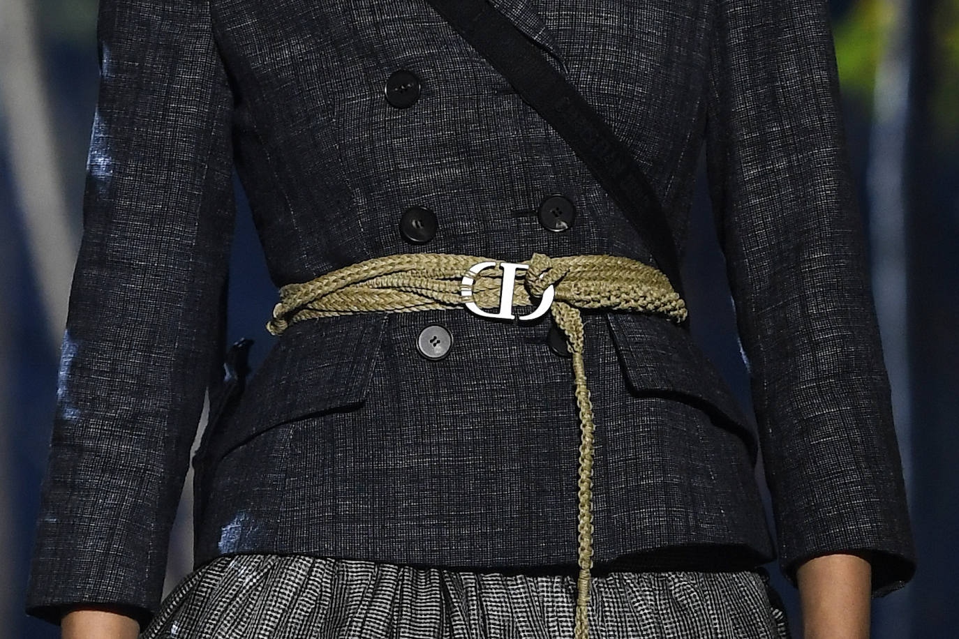 La firma propone un verano en trenzas, sombrero de yute y románticos vestidos con sandalias de esparto: así los llevaremos