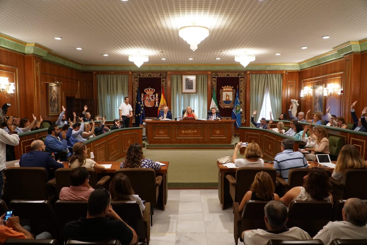 Una de las votaciones del pleno ordinario celebrado ayer. 