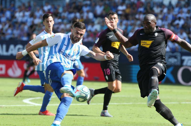 El partido en la Rosaleda entre el Málaga y el Sporting, en fotos