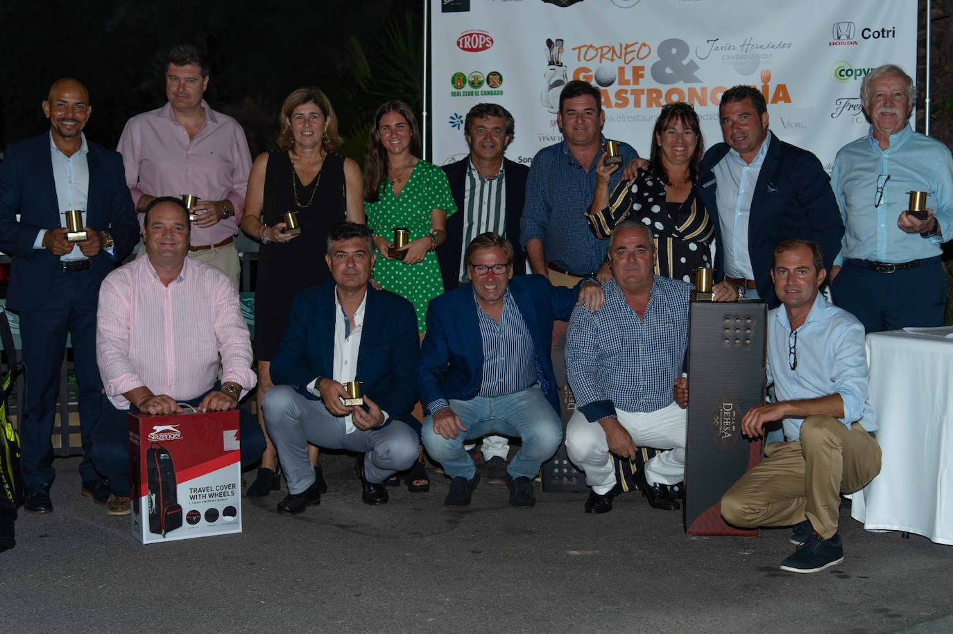 El Candado celebra su torneo de ‘Golf y gastronomía’. En la foto, los ganadores del torneo posan en una foto de familia.
