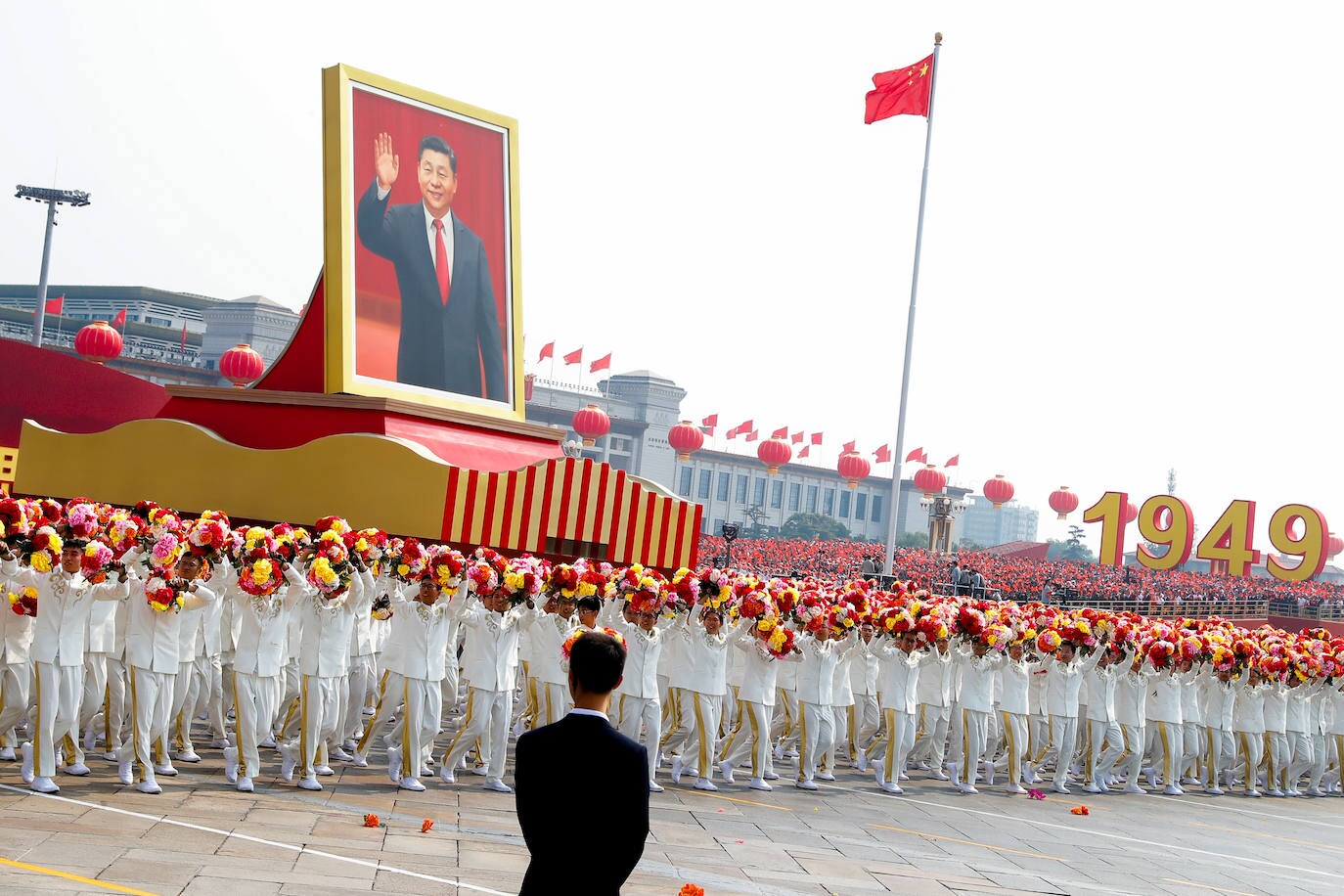 Hasta 15.000 soldados desfilaron frente a las autoridades por el centro de la emblemática plaza de Tiananmen para celebrar el 70 aniversario de la República Popular China
