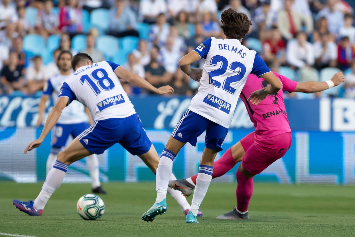 El Málaga acaricia el triunfo, pero al final empata y entra en el descenso