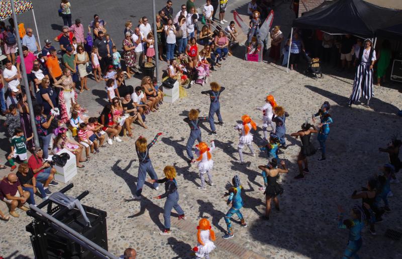 La plaza de La Libertad se convierte en la antesala de la gala de presentación yla previa de la próxima edición, XL aniversario de la cita carnavalesca