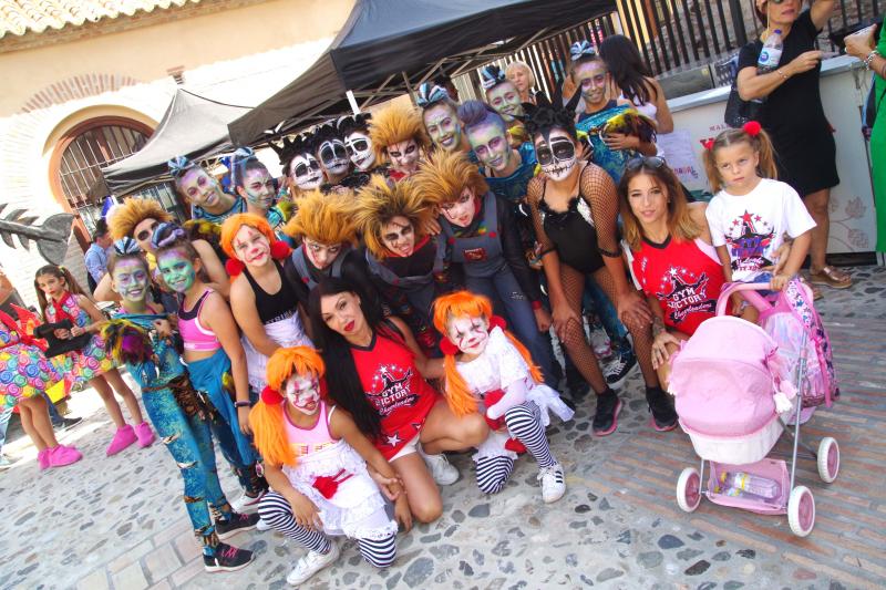 La plaza de La Libertad se convierte en la antesala de la gala de presentación yla previa de la próxima edición, XL aniversario de la cita carnavalesca