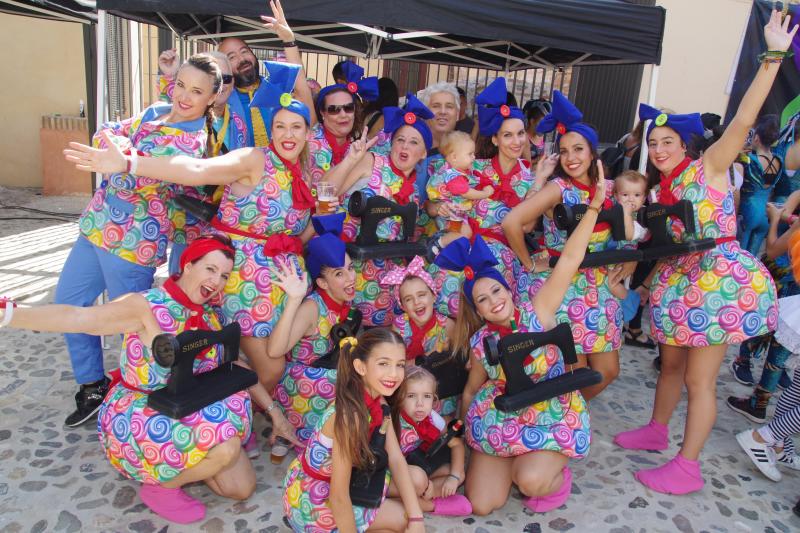 La plaza de La Libertad se convierte en la antesala de la gala de presentación yla previa de la próxima edición, XL aniversario de la cita carnavalesca