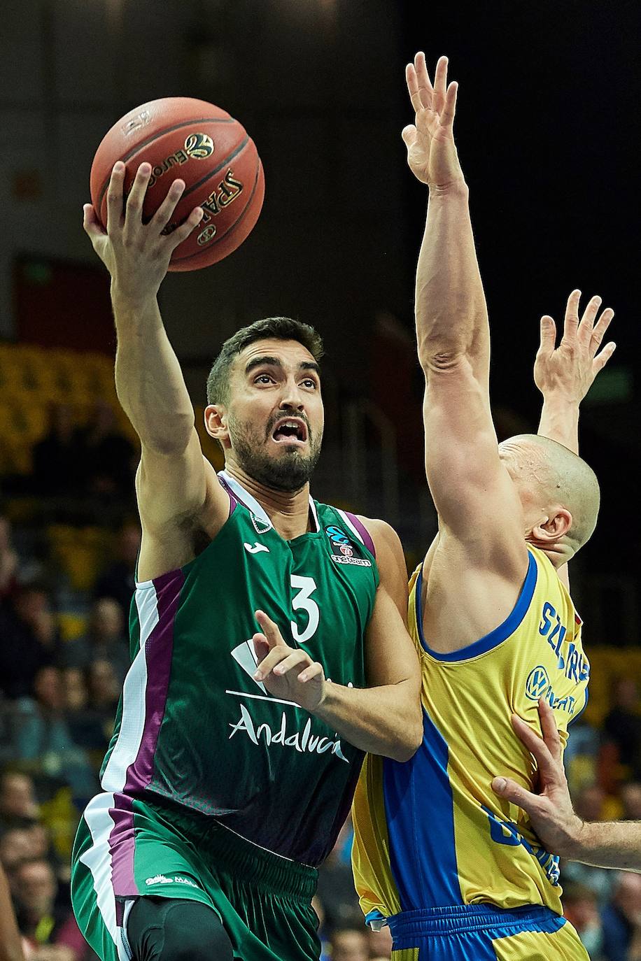 El Unicaja fue mejor en un partido muy pobre 