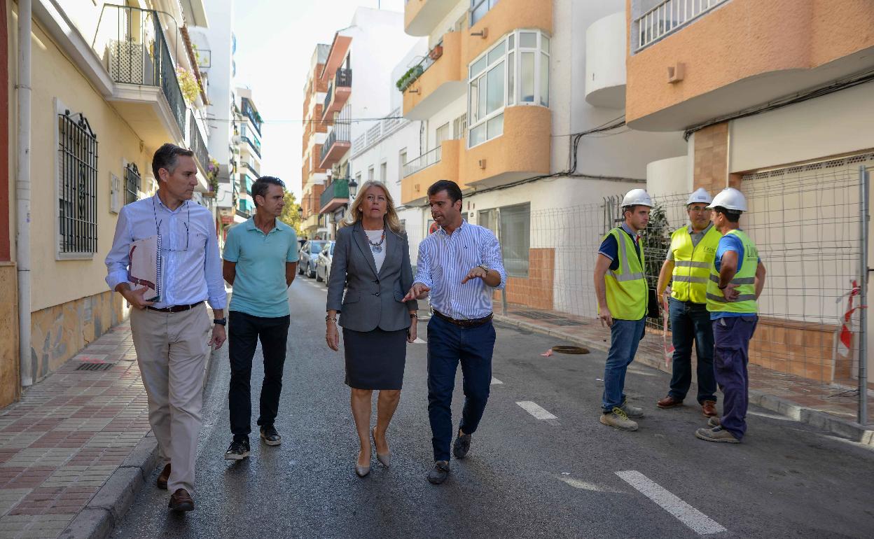 La alcaldesa supervisó el inicio de las obras. 