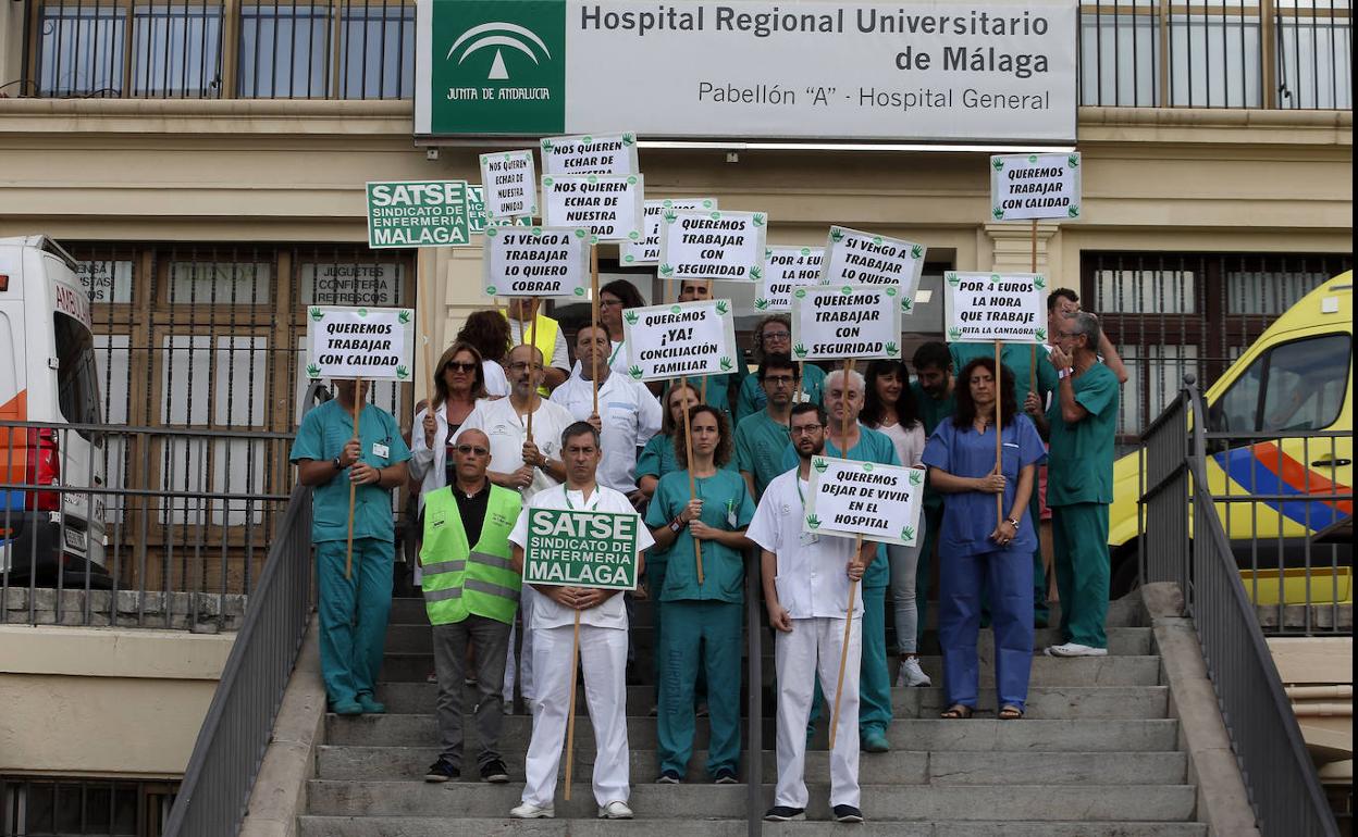 Concentración de enfermeros del Regional. 