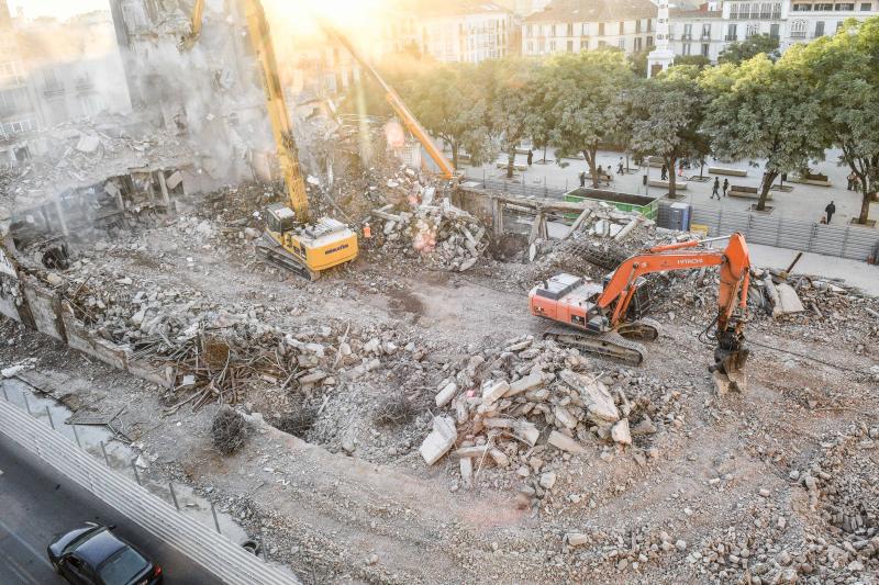 En su derribo se han afanado durante los últimos días los operarios de la empresa Construcciones y Desmontes Ribera Navarra