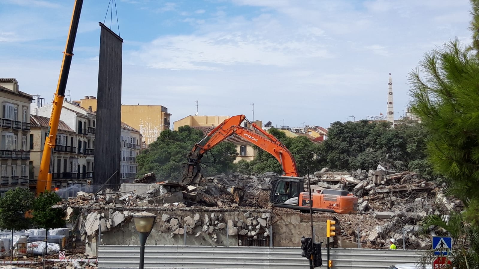 En su derribo se han afanado durante los últimos días los operarios de la empresa Construcciones y Desmontes Ribera Navarra