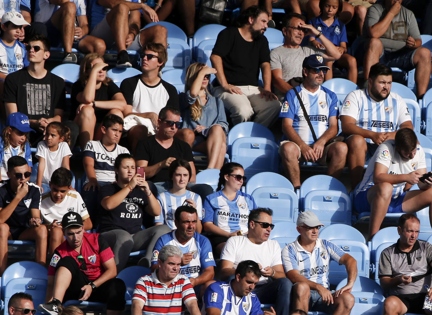 Los aficionados apoyan en La Rosaleda al equipo pese a que volvió a perder