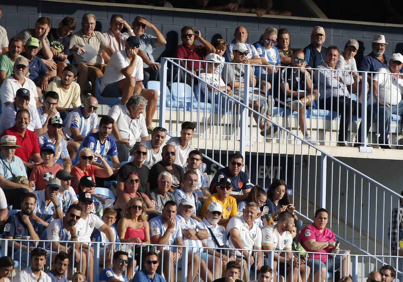 Los aficionados apoyan en La Rosaleda al equipo pese a que volvió a perder