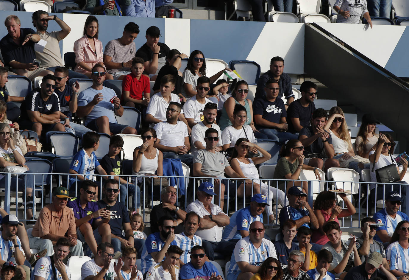 Los aficionados apoyan en La Rosaleda al equipo pese a que volvió a perder