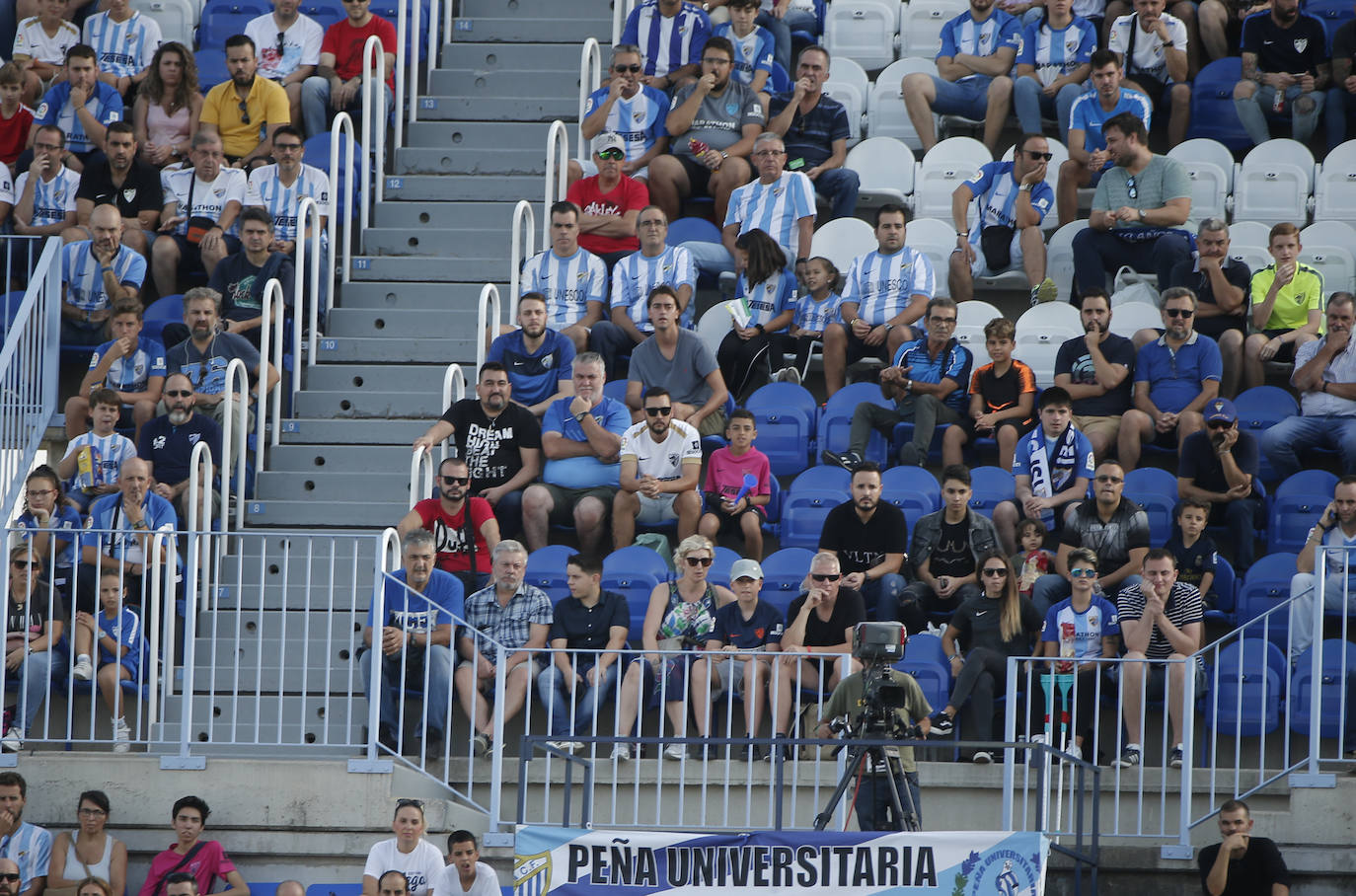 Los aficionados apoyan en La Rosaleda al equipo pese a que volvió a perder