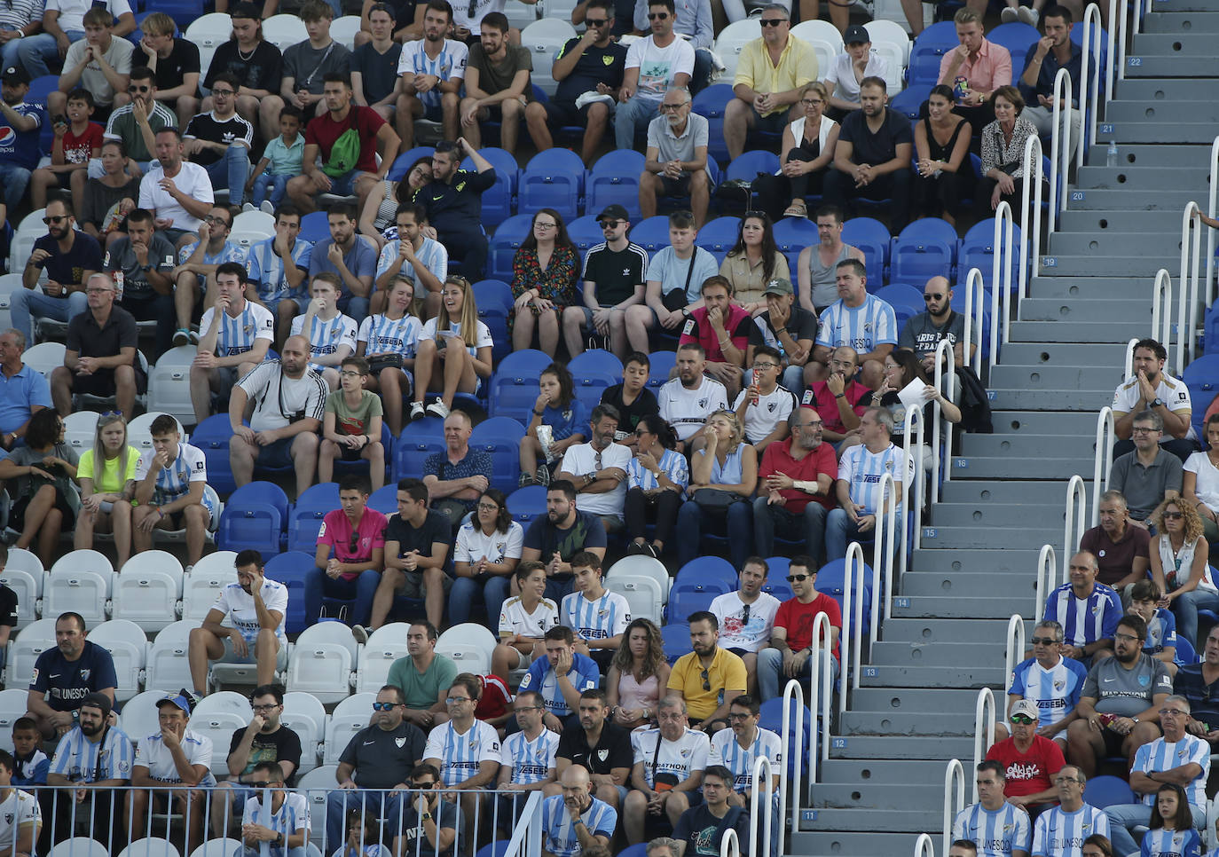 Los aficionados apoyan en La Rosaleda al equipo pese a que volvió a perder