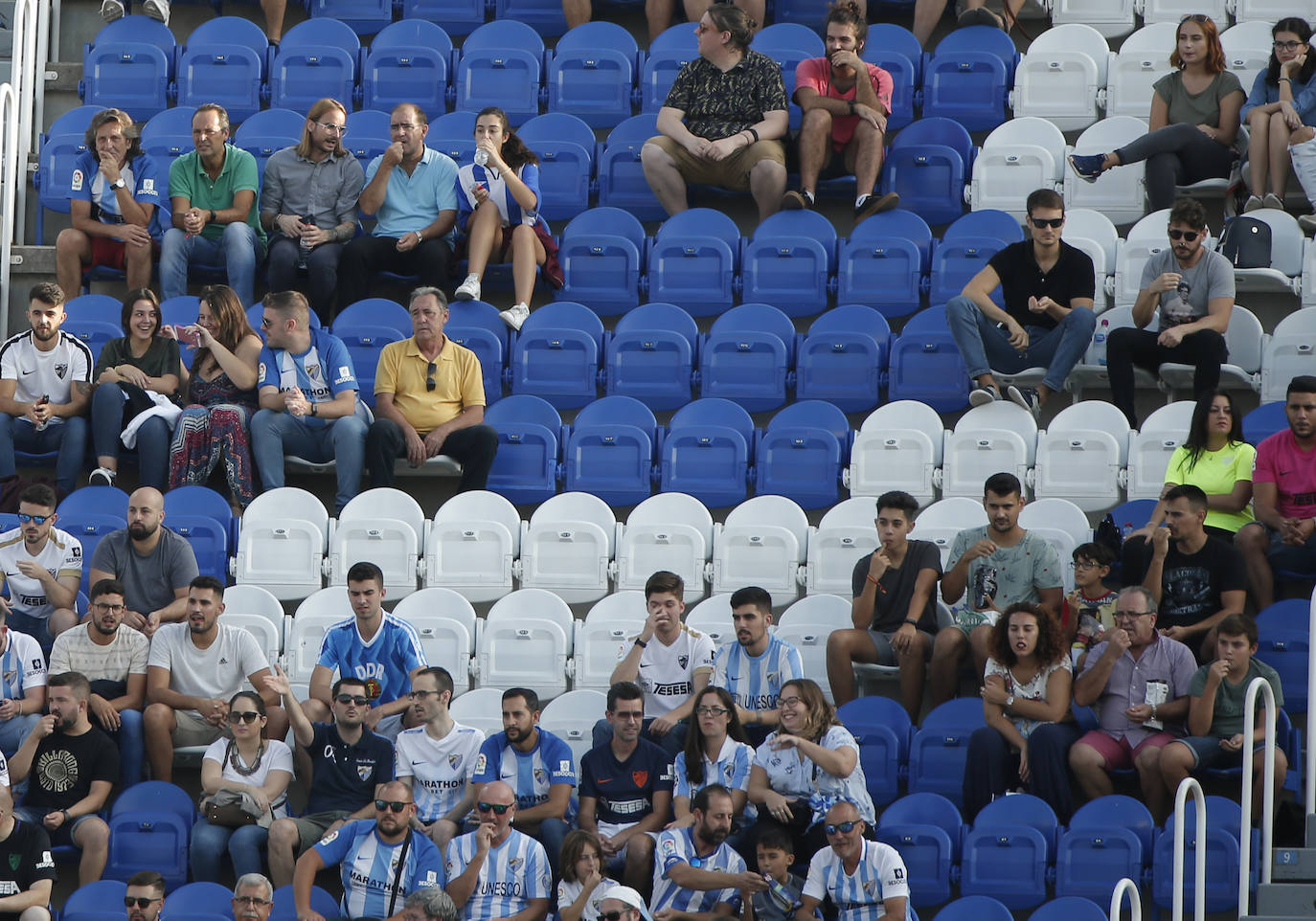 Los aficionados apoyan en La Rosaleda al equipo pese a que volvió a perder