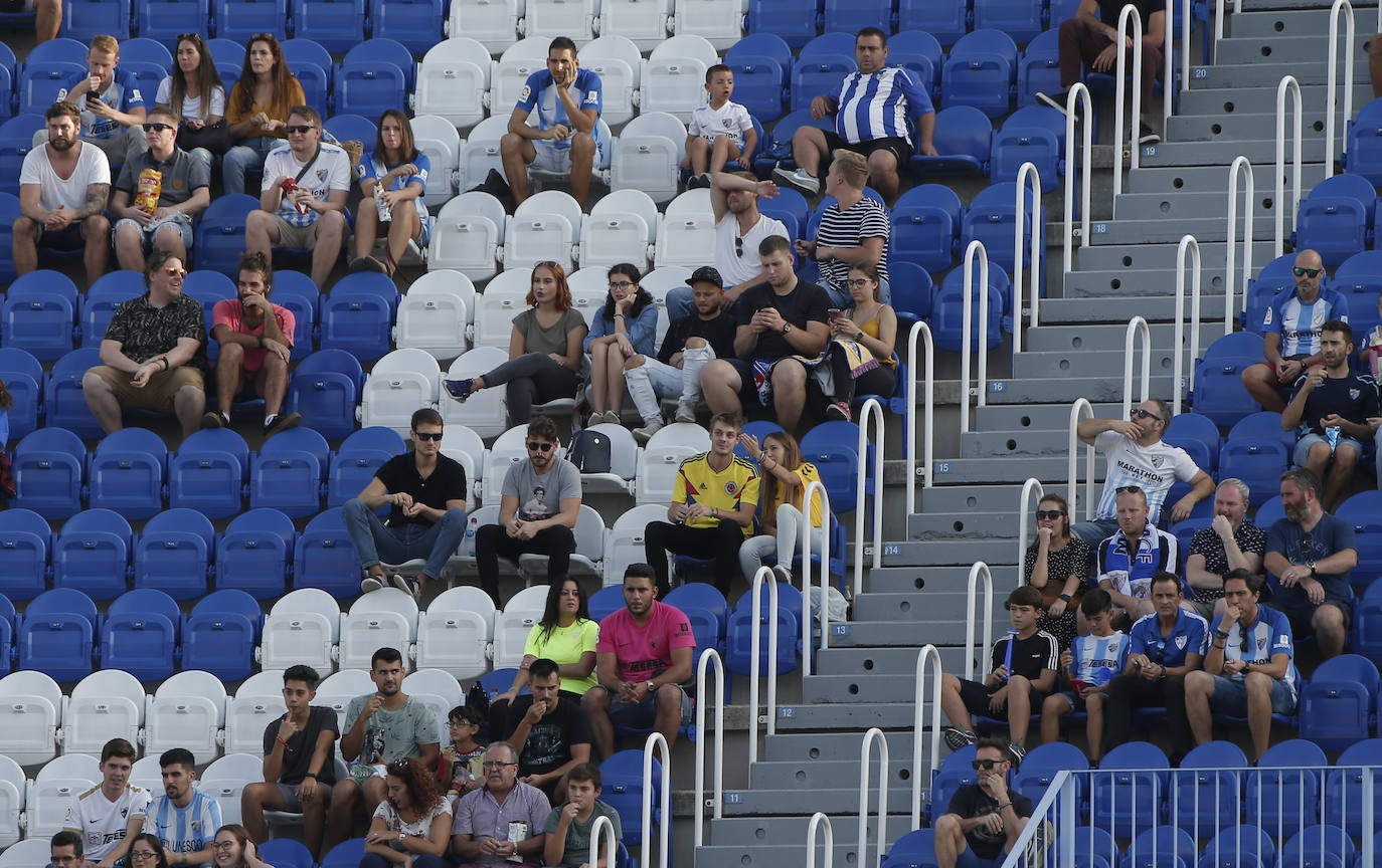 Los aficionados apoyan en La Rosaleda al equipo pese a que volvió a perder