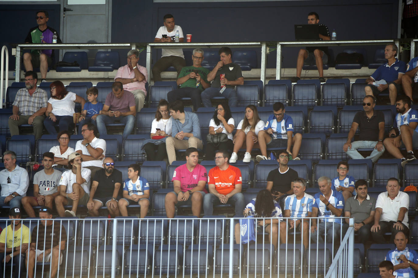 Los aficionados apoyan en La Rosaleda al equipo pese a que volvió a perder