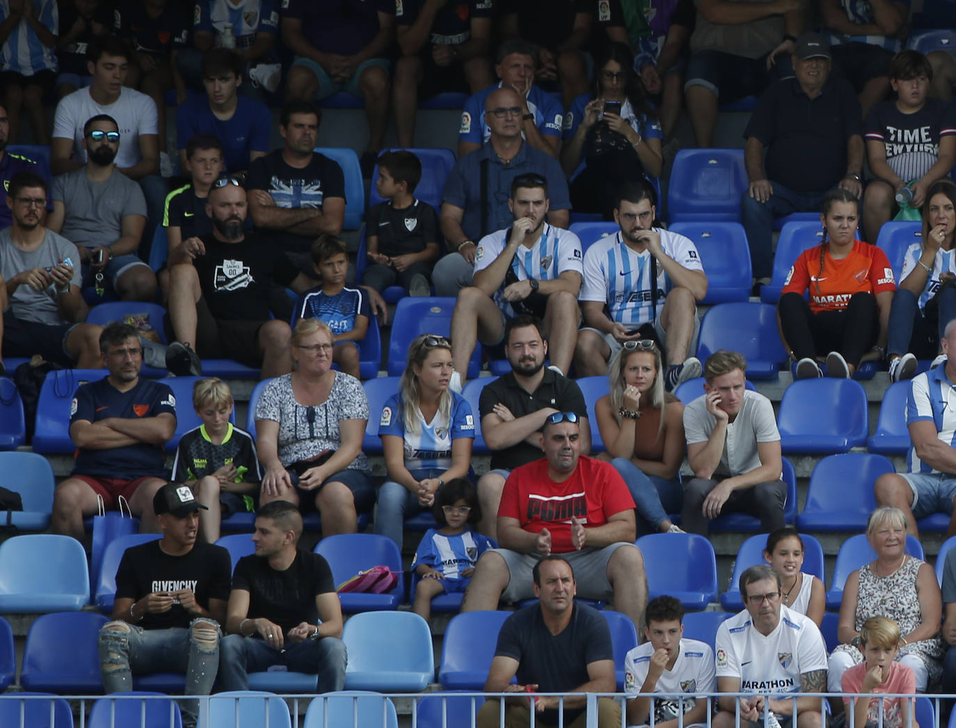 Los aficionados apoyan en La Rosaleda al equipo pese a que volvió a perder