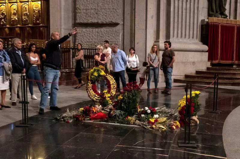 Las últimas visitas a la tumba de Franco en el Valle de los Caídos.