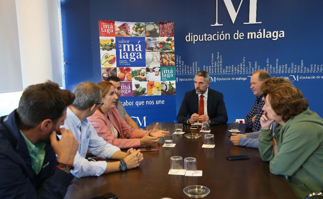 Reunión de productores agroalimentarios en la Diputación 