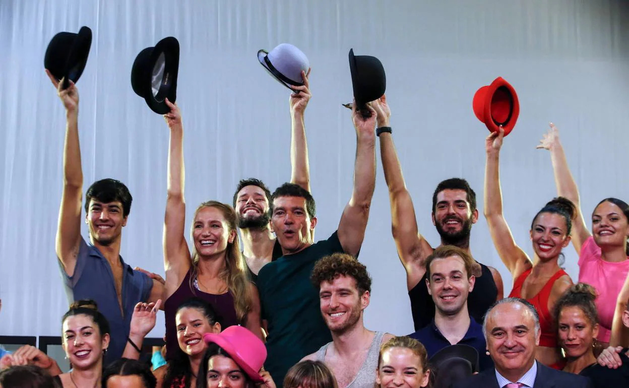 Antonio Banderas, en el ensayo de la obra 'A Chorus Line', en el teatro de Esaem de Málaga. 