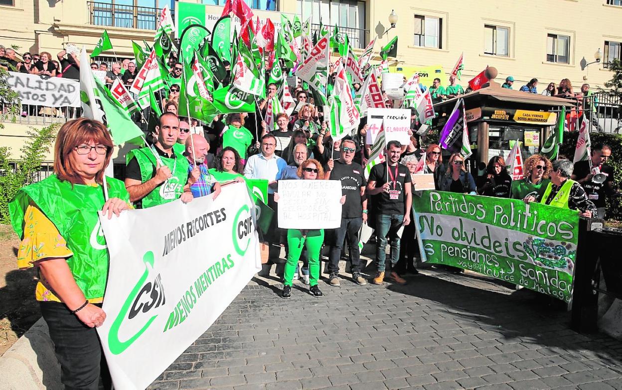 Protesta contra la política sanitaria de esta semana en Carlos Haya. 