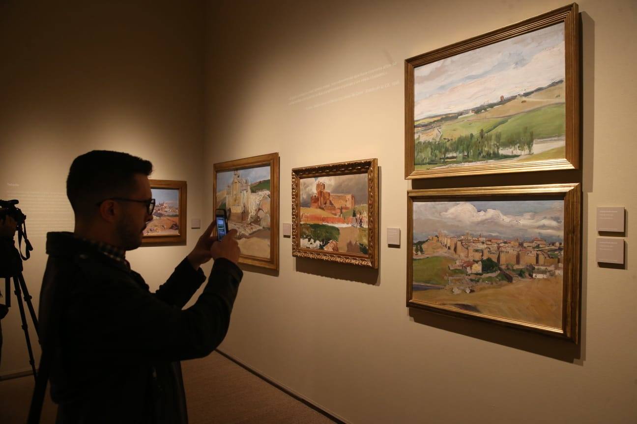 La muestra inaugural duplica el número de obras de la exhibición procedente de Sevilla hasta superar el centenar de piezas. 