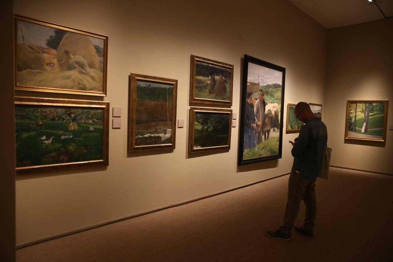 La muestra inaugural duplica el número de obras de la exhibición procedente de Sevilla hasta superar el centenar de piezas. 