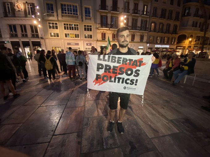 Fotos: Concentración en Málaga en solidaridad con Cataluña