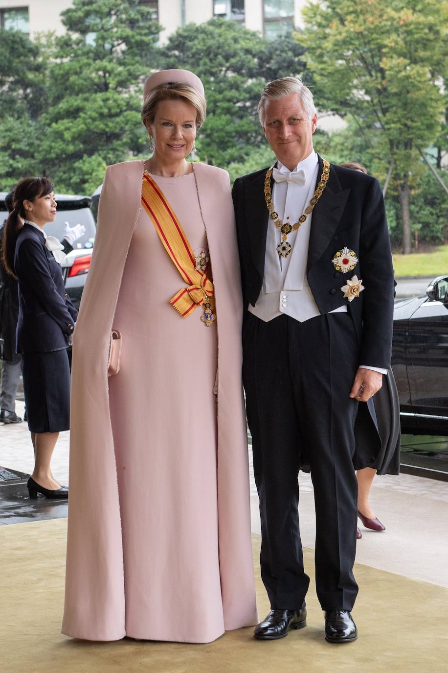 El rey Felipe de Bélgica (d) y la reina Mathilde (i).