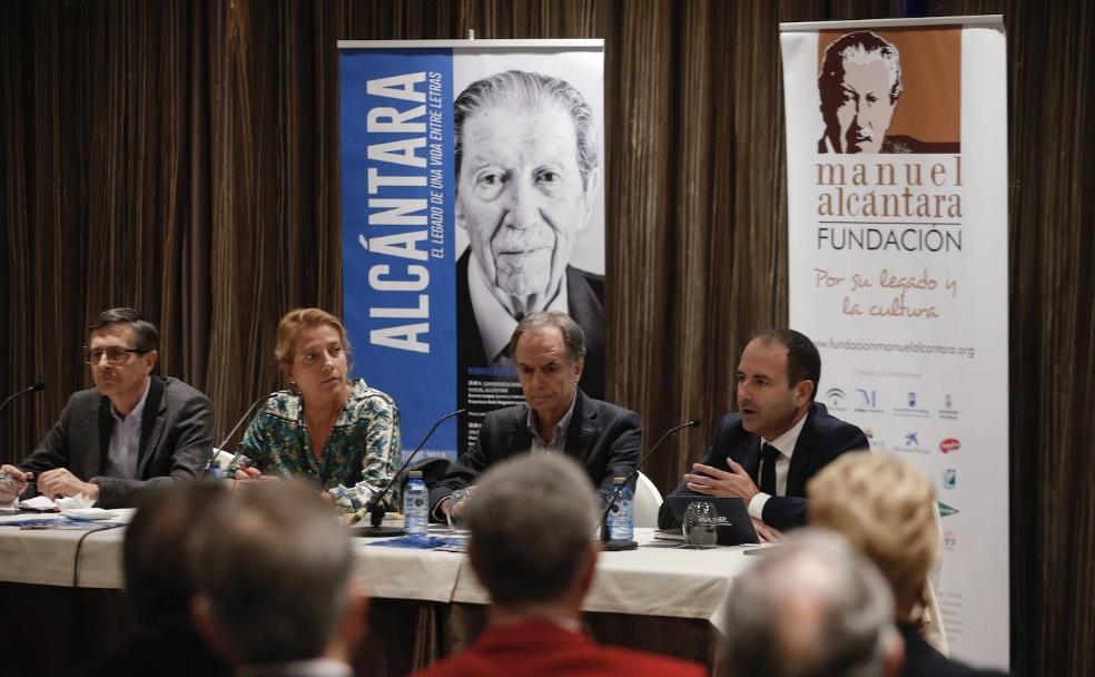 César Coca, María Eugenia Merelo, Antonio Soler y Manuel Castillo, durante el coloquio. 