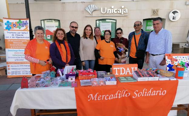 Mesa informativa instalada este jueves en el Balcón de Europa. 