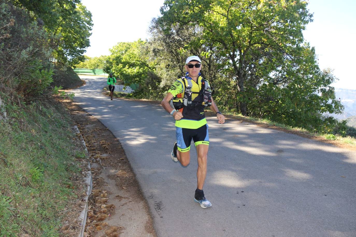 Las pruebas de las 100 millas y la categoría Ultra de la Gran Vuelta congregan a cientos de deportistas de pueblo en pueblo este sábado