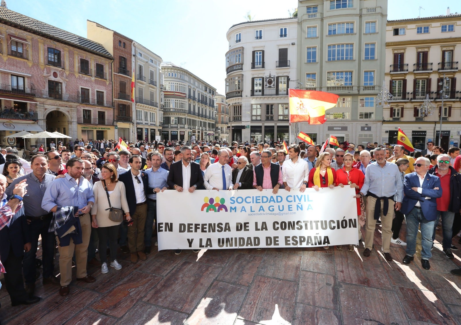 PP, Ciudadanos y Vox marchan juntos en la manifestación en solidaridad con Cataluña y con unos 2.200 asistentes según la Policía Nacional