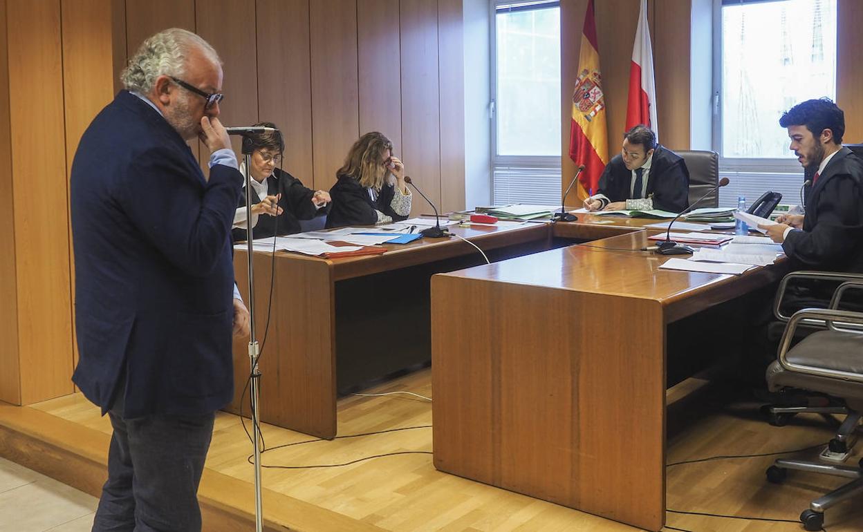 Fernando Francés declara durante el juicio celebrado en Santander el 23 de octubre. 