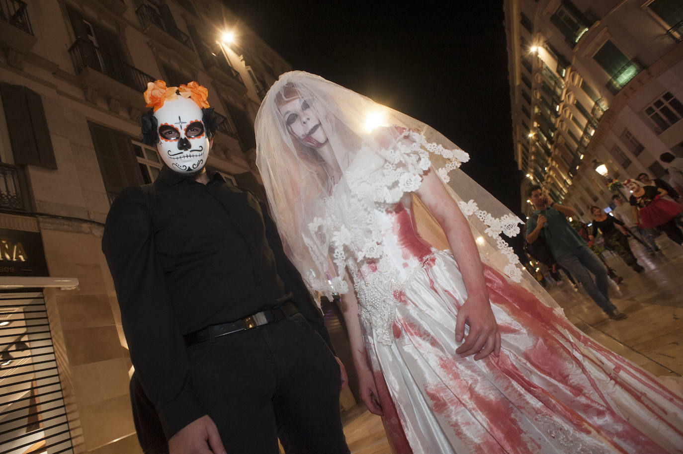 Disfraces para la Noche de Brujas en la calle Larios