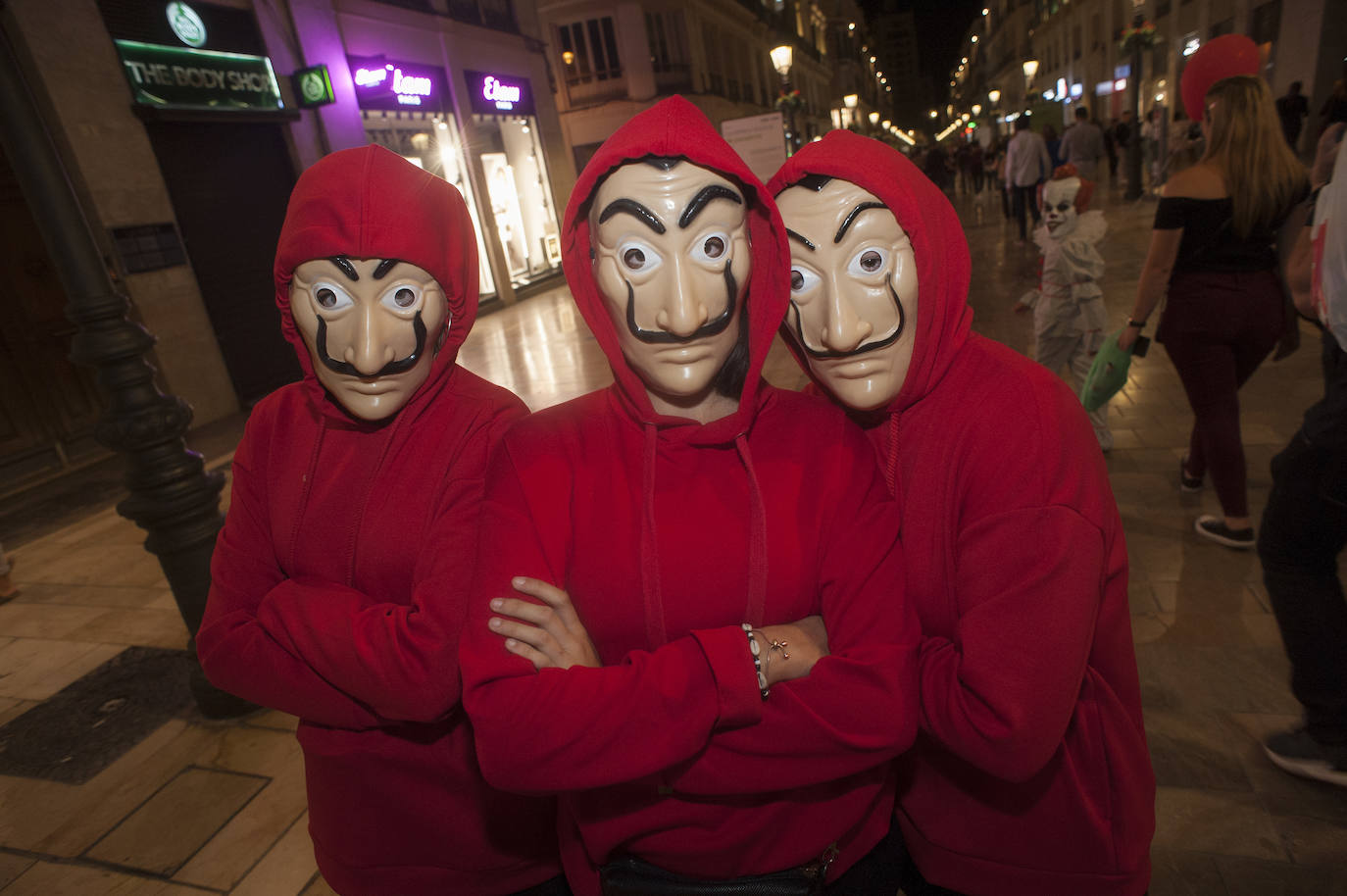 Disfraces para la Noche de Brujas en la calle Larios