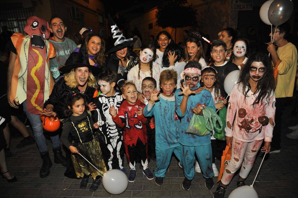 Niños de Cruz de Humilladero, en los actos de la noche de Halloween 