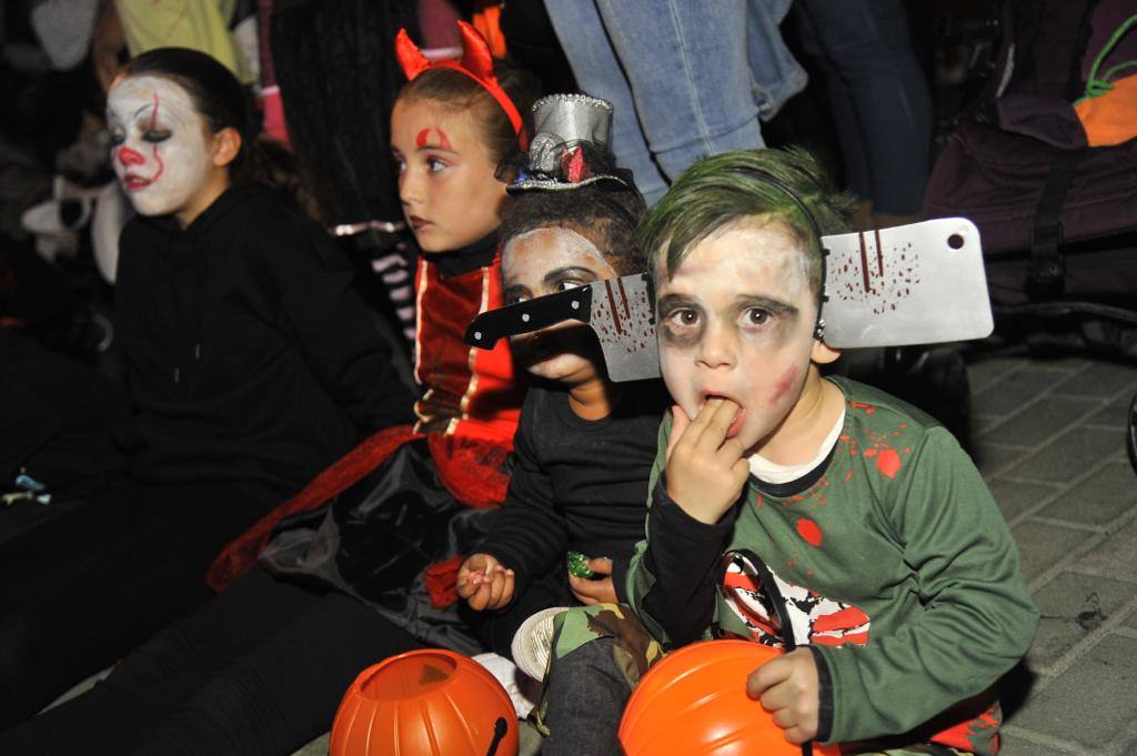 Niños de Cruz de Humilladero, en los actos de la noche de Halloween 