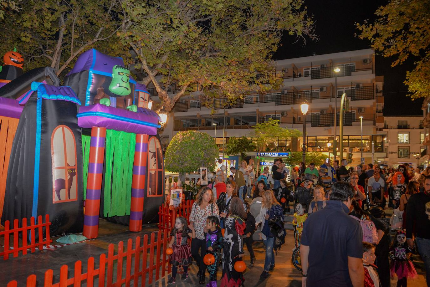 La terrorífica noche de Halloween en las calles de Marbella 