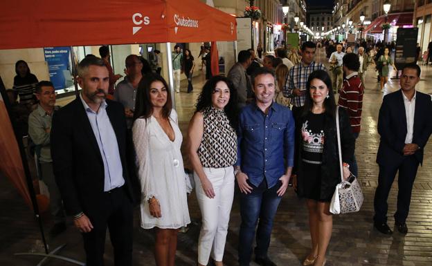 Rocío Ruiz y Díaz con cargos de Ciudadanos, ayer. 