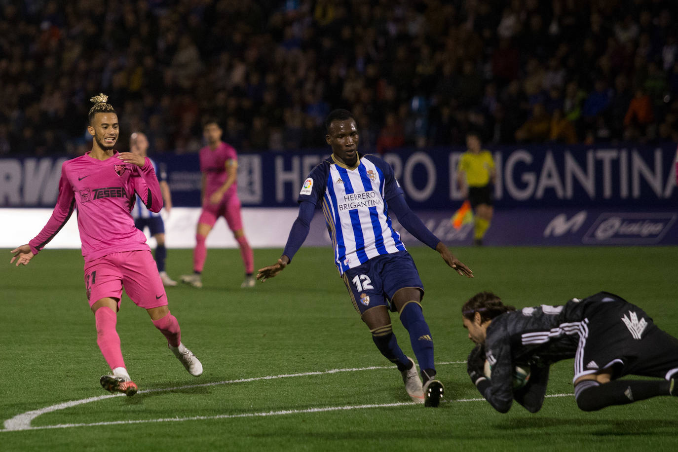 El Málaga pierde con la Ponferradina. 