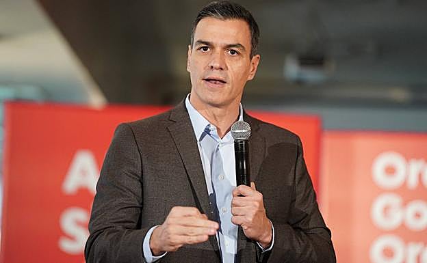 El presidente del Gobierno en funciones, Pedro Sánchez, interviene en un desayuno informativo, en Vitoria.